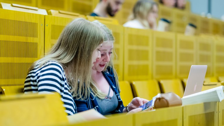 Studierende im Hörsaal